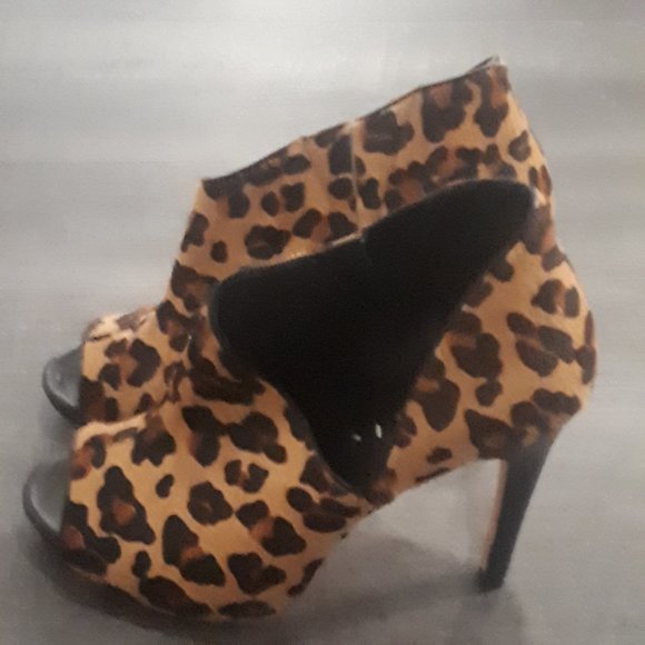 Leopard Print BCBG Booties - Picture 1 of 5